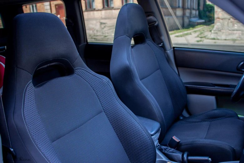 Сидения Subaru WRX