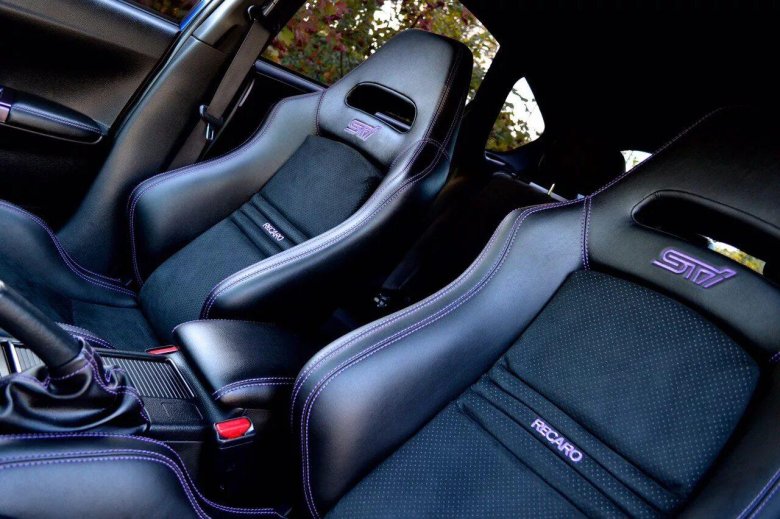 Subaru WRX STI сидения
