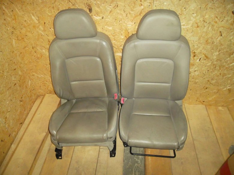 Передние сиденья Субару Аутбек bh9