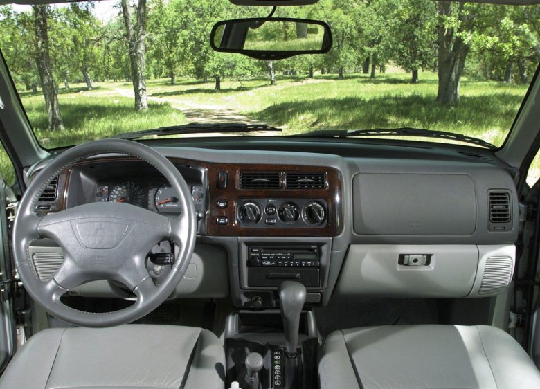 Митсубиси Монтеро спорт 1