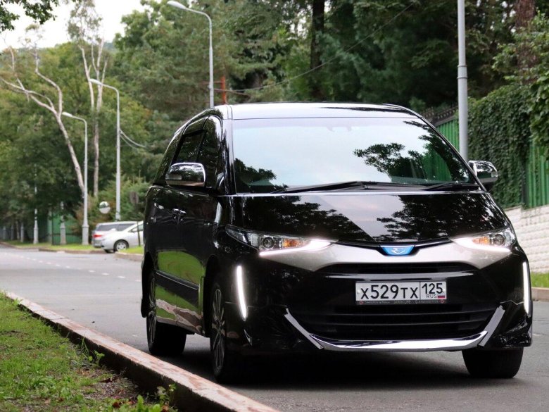 Тойота Эстима 2018 красная