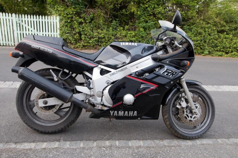 Yamaha fzr600r