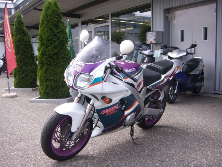 Yamaha fzr600r