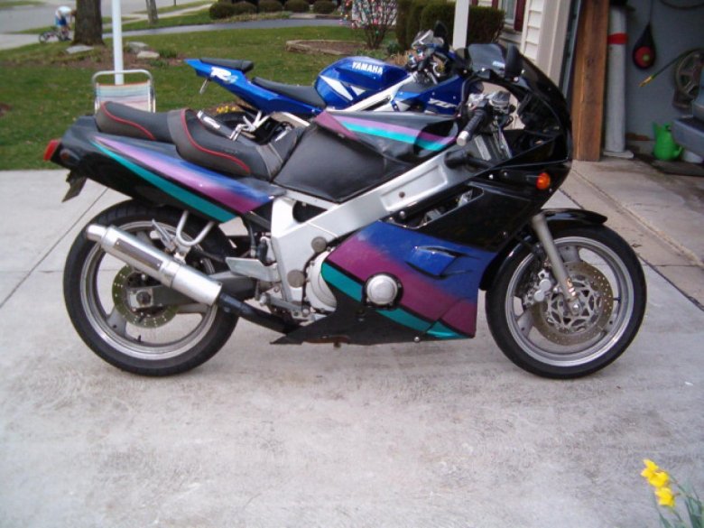 Yamaha FZR 600