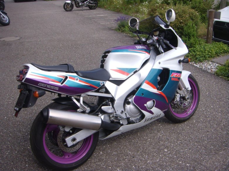 Yamaha fzr600r