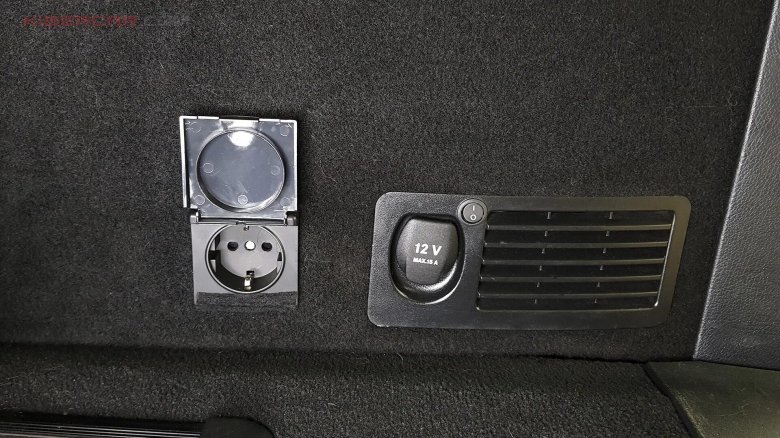 Розетка 220 в Шкода Октавия а7