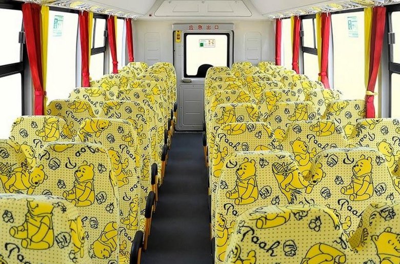 Желтый школьный автобус