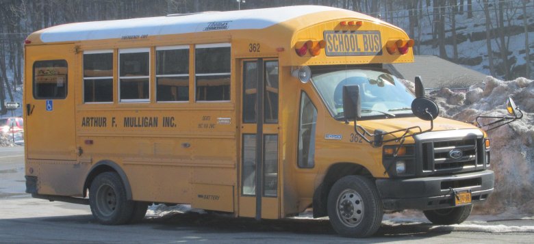 УАЗ школьный автобус