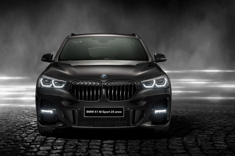 БМВ x1 черная