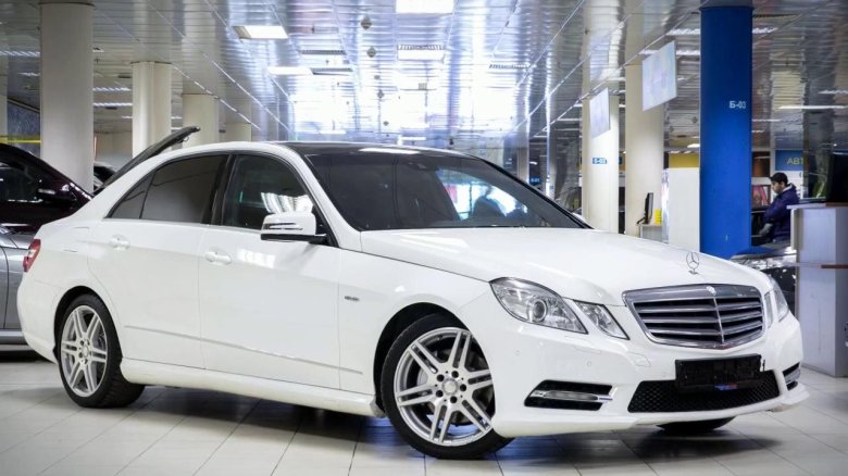 Мерседес-Бенц е200, 2013