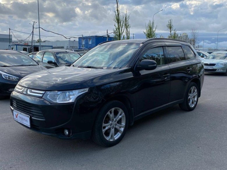 Mitsubishi outlander 2013 года
