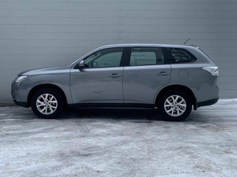 Mitsubishi outlander 2013 года