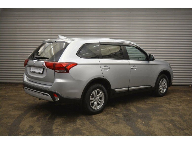 Митсубиси Аутлендер 3 поколения