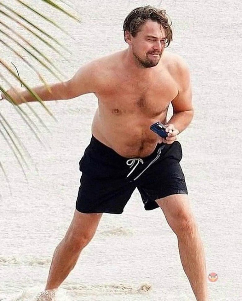 Леонардо ди Каприо на пляже