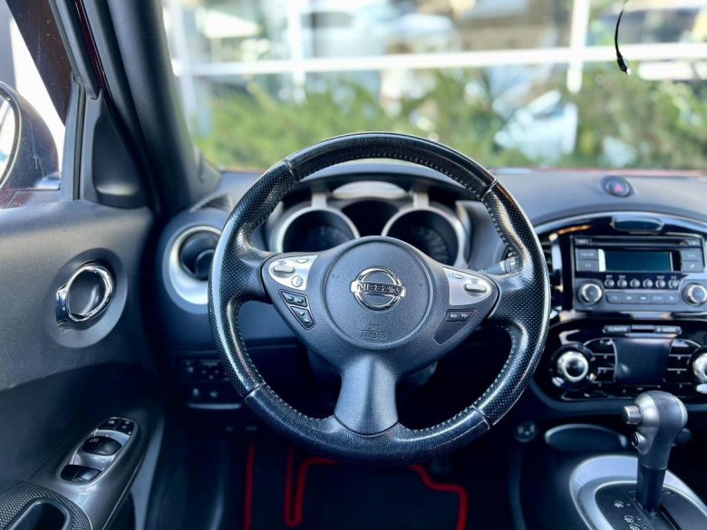 Ниссан жук 2010 салон