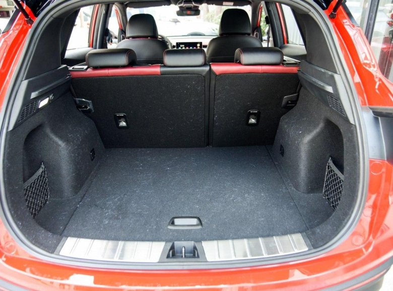 Geely Coolray багажник