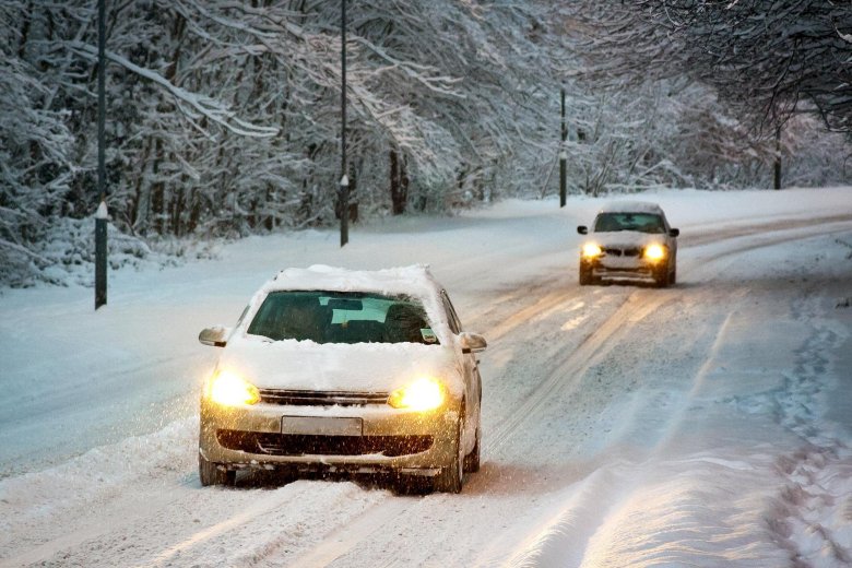 Машина зимой