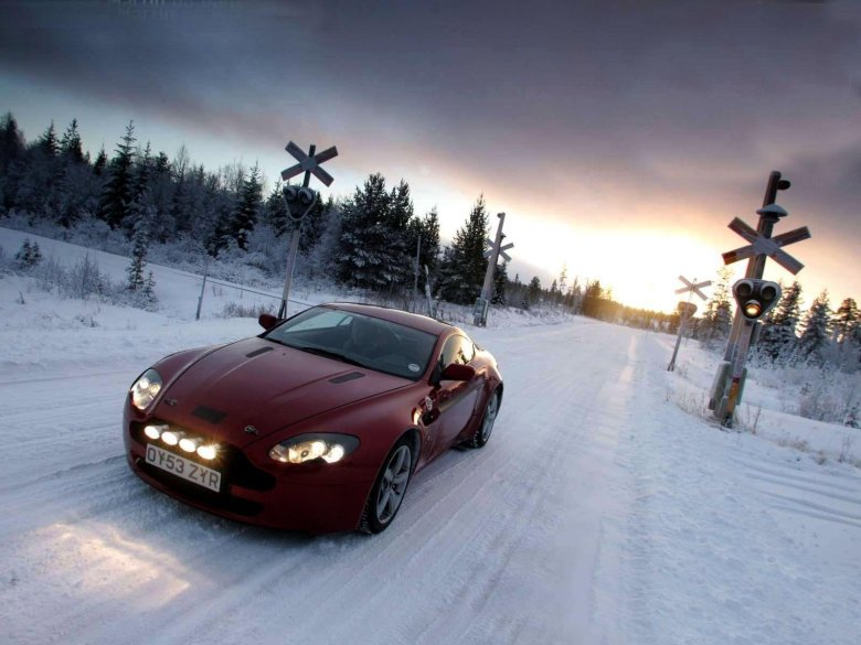 Астон Мартин зимой
