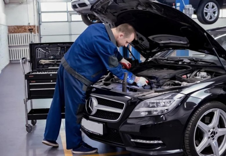 Автомобиль в автосервисе