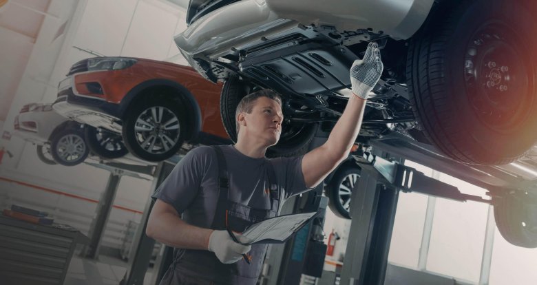 Автомобиль в сервисе