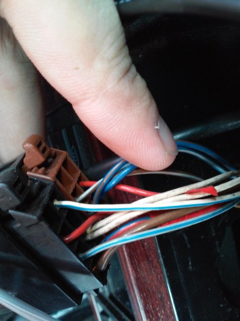 Ауди а4 б6 провод колонки фишка