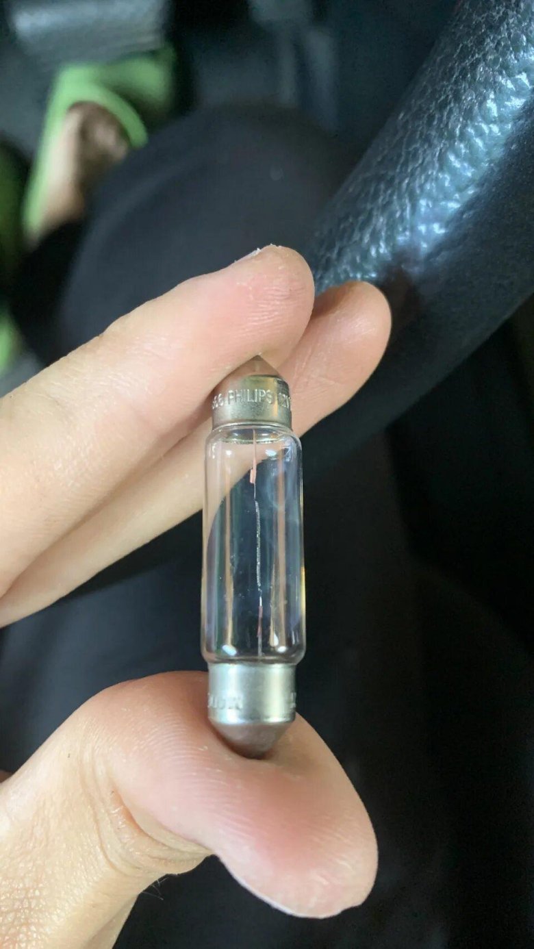 Замена лампочки салона Ауди 80