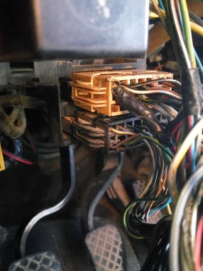 Фишка поворотника Ауди 80 б3