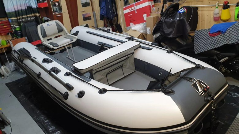 Лодка Азимут Эверест 385