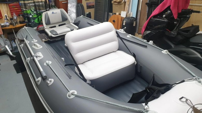 Лодка Азимут Эверест 385