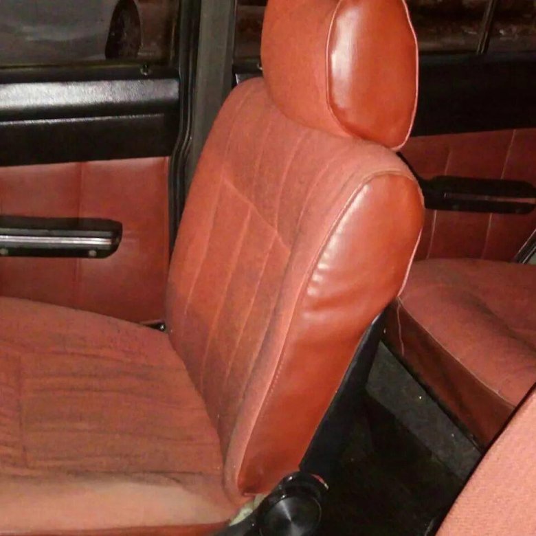 ГАЗ 2410 красный салон