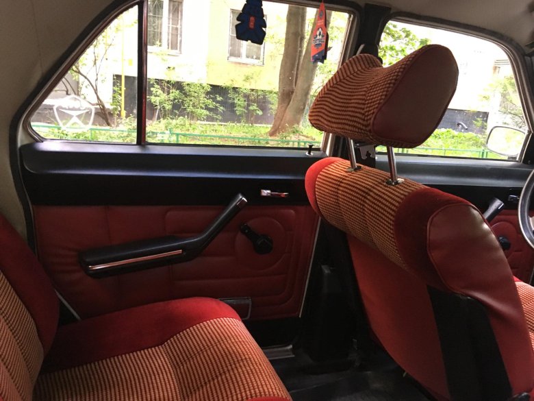 Волга ГАЗ 3102 салон