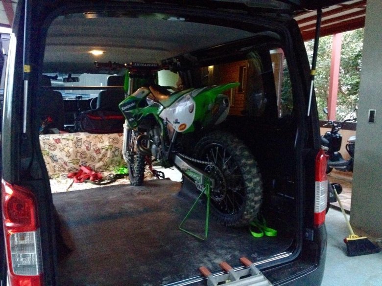 Перевозка мотоцикла в фургоне