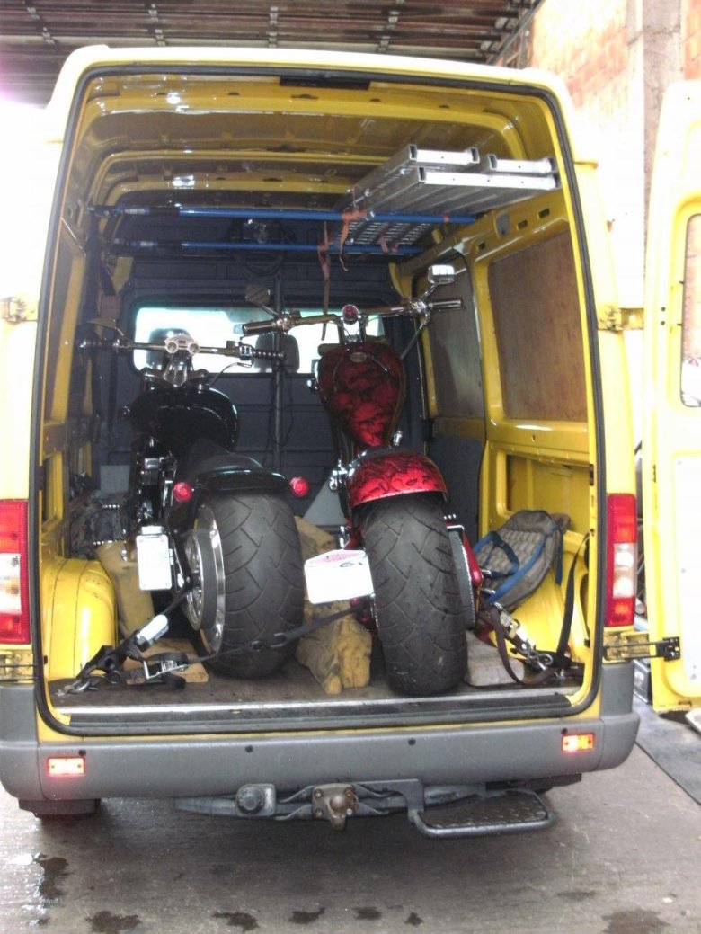 Перевозка мотоцикла в фургоне