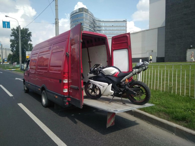 Перевозка мотоцикла в фургоне