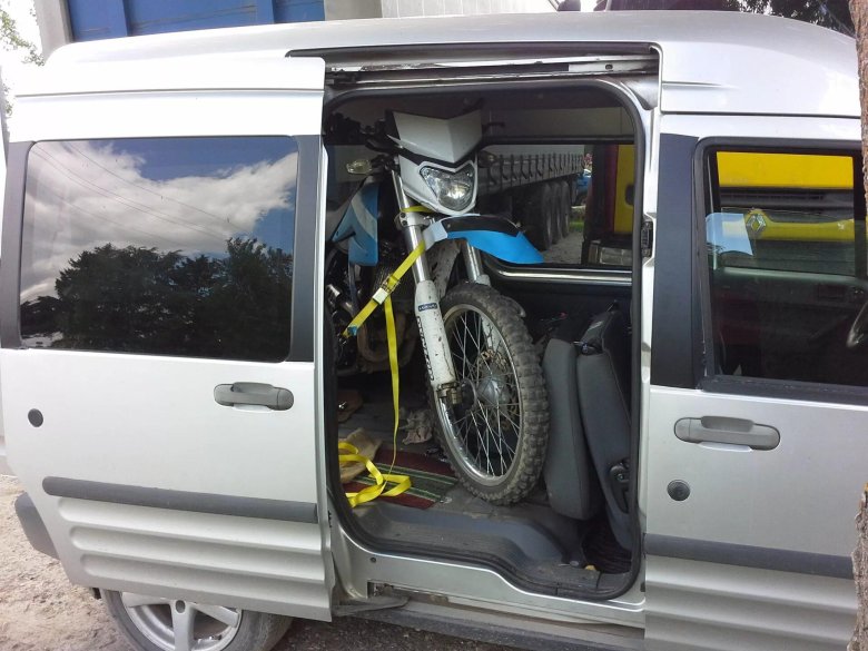 Форд Транзит connect перевозка мотоцикла