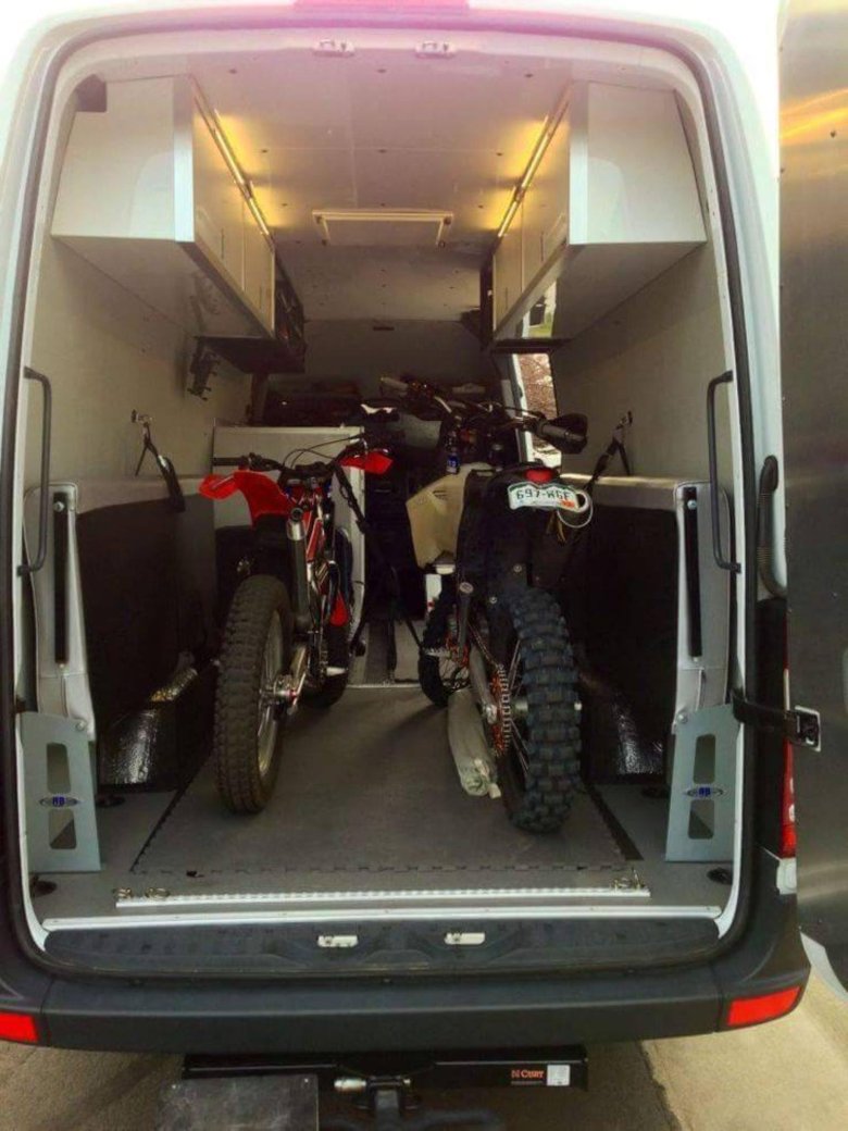 Перевозка мотоцикла в фургоне