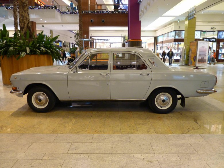 Волга ГАЗ 24 сбоку