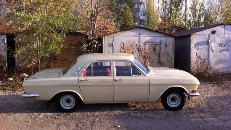 Волга ГАЗ 2410 бежевая