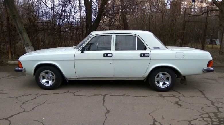 ГАЗ 3102 сбоку