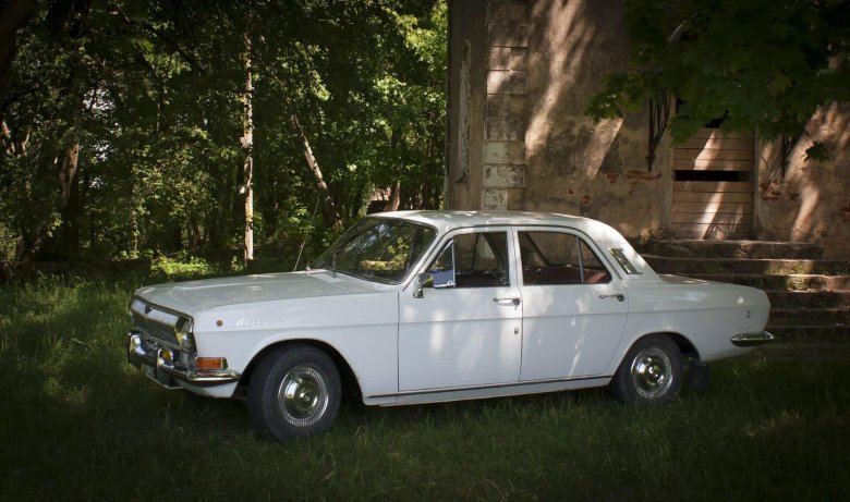ГАЗ 24 белая