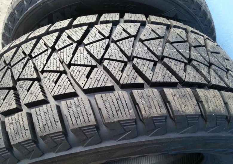 Bridgestone Blizzak DM-v2 275/50 r22 111t