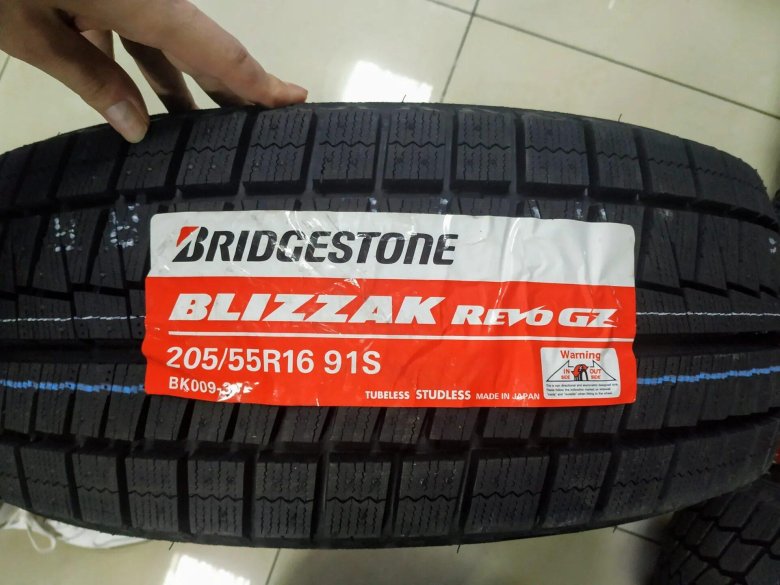 Bridgestone Blizzak Revo GZ 205/55 r16 91s