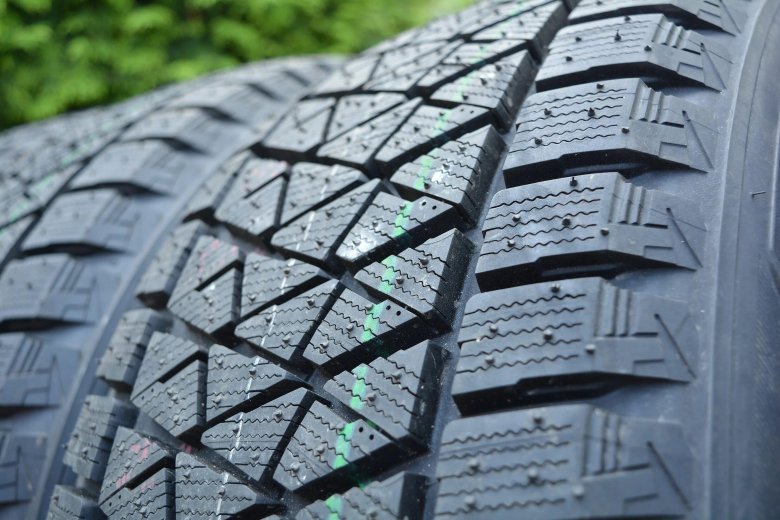 Bridgestone DM-v2 235/60r18