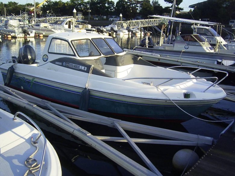 Катер Yamaha SRV-20