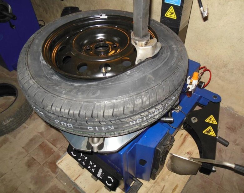 Разбортировка колеса станок шиномонтажный
