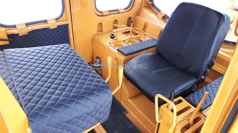 Д355 Комацу кабина