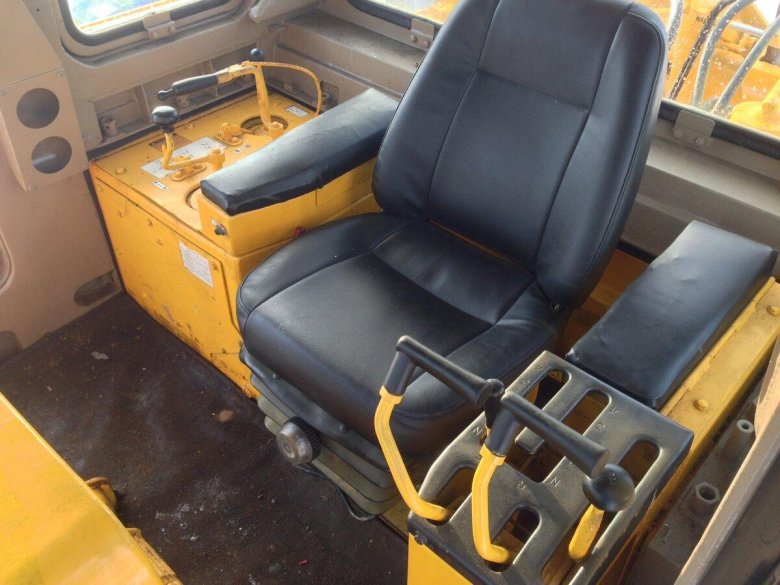 Д355 Комацу кабина