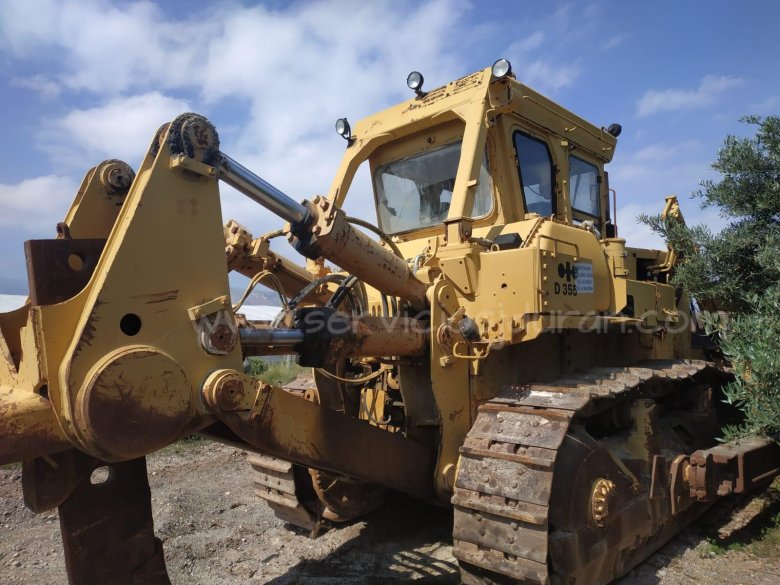 Komatsu (d-355-a-3): бульдозер