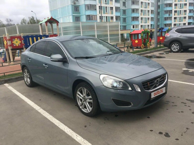 Вольво серая