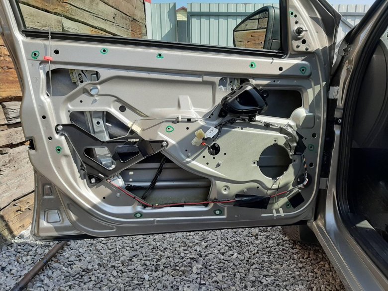 Лада Гранта водительская дверь